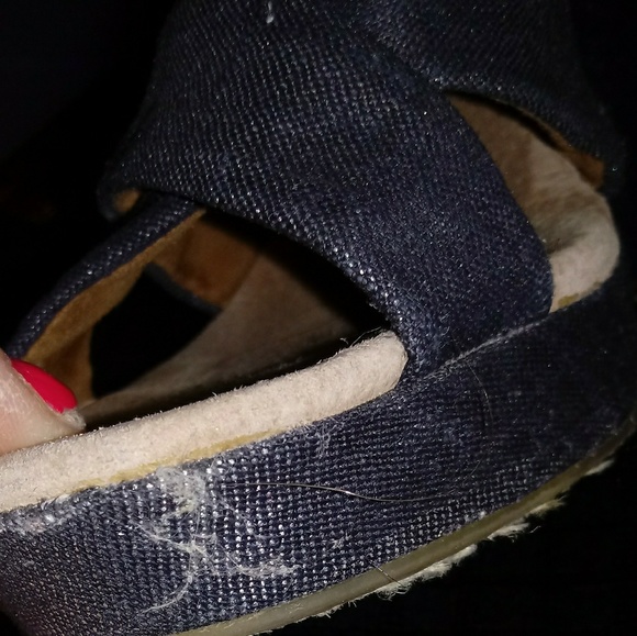 Tom's wedge open toe ankle strap size 8 - Picture 5 of 7